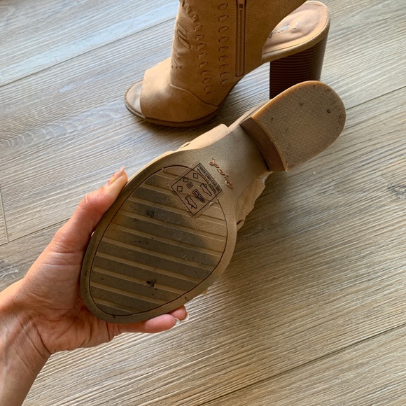 BOOTIES - Picture 4 of 4